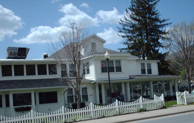 danielbooneinn.jpg
Photo April 27, 2006 by Jeff Weaver
