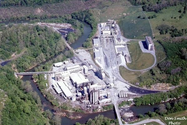 dryiceplant51973.jpg
SHORTLY AFTER SHUTDOWN / OLIN DRY ICE / LIME / HYDRAZINE FACILITIES / SALTVILLE, VA. / MAY 1973.  Courtesy of Don Smith[email]dsmih1043@comcast.net[/email]

 
