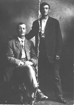 dunpery3.jpg
On the right is Perry Duncan (1887-1937), son of Benjamin Duncan.  Perry moved with his family from Carroll Co to Newbern, Pulaski Co, about 1905.  Judging by his age, this picture may have been taken about that time.  Who is the man sitting on the left?  Courtesy of Jacon Duncan [email]jmduncan@statesville.net[/email]

