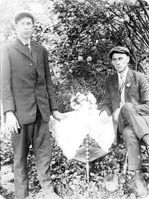 Weaver, Elize and Ashbury
 Elize and Ashbury Weaver May 1918.  Courtesy of Roy Weaver [email]royweaver@bellsouth.net[/email]

