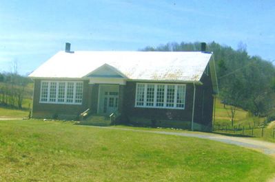 Comers Rock - Elk Creek Community Center
Formerly the Machine shop for the Elk Creek High School, photo by Jeff Weaver March 21, 2008.
