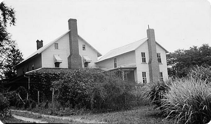 fortdefiance.jpg
Home of Revolutionary War  hero and later General William Lenoir.  This is from a 1937 photograph.
