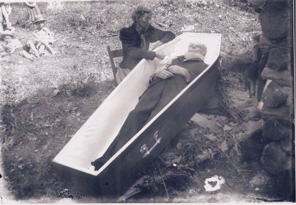 funeraltumcrk.jpg
This late 19th century/early 20th century photo shows a widow grieving over her departed husband.  This photo is from the Tumbling Creek area.
