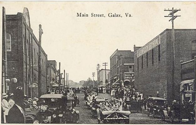 galaxparade.jpg
This is from a 1920s postcard.
