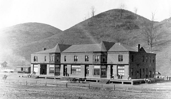 Saltville - Mathieson General Store
MATHIESON GENERAL STORE  /  SALTVILLE, VA.  /  CIRCA 1897.  Courtesy of Don Smith [email]dsmith1043@comcast.net[/email]

