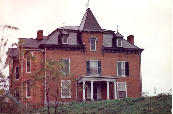 grahammansion.jpg
This photo was taken in the mid-1990s by David Arnold [email]david.arnold@adelphia.net[/email]
