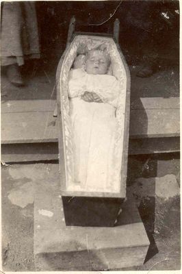 Atwood, Benjamin
Benjamin Grover Atwood (16 May 1920-30 May 1923)Alleghany County. He was the son of Jonah Arthur  and my gr gr aunt Susan "Susie" Caudill, Atwood.  Courtesy of Nanalee Wrenn
