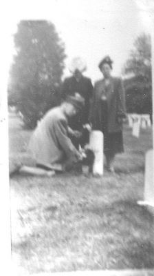 ingrambelle
Widow of Jesse Ingram of Grayson County, this is Aunt Belle at the grave of her husband in Arlington National Cemetery.
