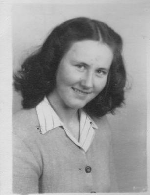 Jameson, Pauline
This photo dates from 1948,
