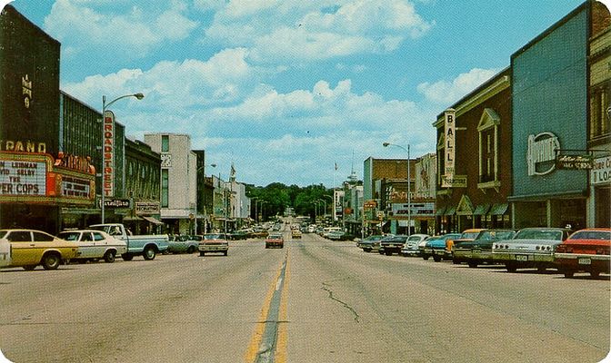 kingsportbroadstreet~0.jpg
This is from a late 1960s postcard.
