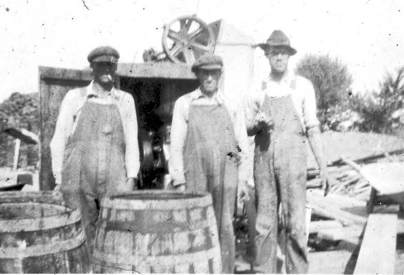 lester31.jpg
Unknown Lester family members near Glade Spring, VA.
