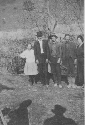 lester36.jpg
Unidentified Lester family group from Glade Spring, Va.
