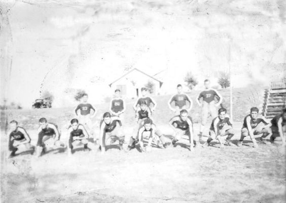 lester42.jpg
Only three identified.  First row next to the far right, Simon Thomas, far right, William Lester; Backrow far right Bower Thomas.
