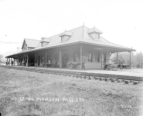 marionpassengerstation.jpg
This photo was taken in the first third of the 20th century.
