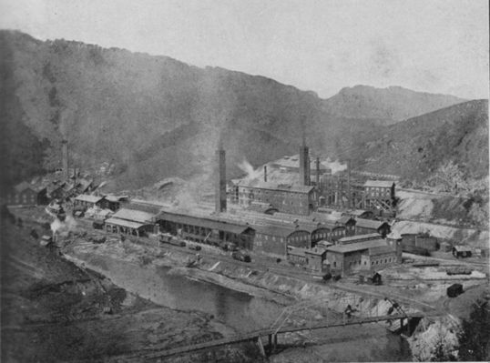 maw1905.jpg
This 1905 photo is described as a "General view of salt wells and valley at Saltville."
