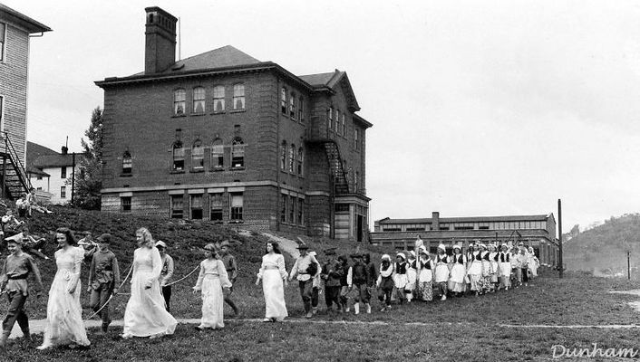 mayday1915.jpg
MAY DAY CELEBRATION  /  SALTVILLE SCHOOLS  /  SALTVILLE, VA.  /  1945
 
DUNHAM COLLECTION. Courtesy of Don Smith[email]dsmith1043@comcast.net[/emaikl]


 
 
