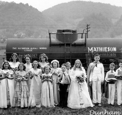 Saltville - May Day
MAY DAY CELEBRATION  /  SALTVILLE, VA. SCHOOLS  /  MID 1940s.  Courtesy of Don Smith [email]dsmith1043@comcast.net[/email]
