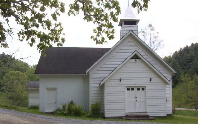 oldbrushcreekbaptist.jpg
This building at one time housed Brush Creek Baptist Church.  The congregation built a new building closer to Independence proper, and this structure now houses the Grayson County Cantata.  Photo by Jeff Weaver, May 2005.

