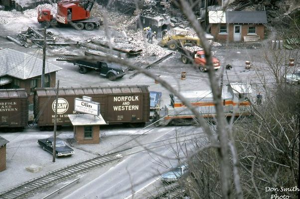 olin41969.jpg
THE TEAR DOWN WAS UNDERWAY IN THE BACKGROUND IN THE AREA OF THE COAL PLANT EVEN AS AMMONIA SODA PRODUCTS SUCH AS PURITE AND PH PLUS WERE STILL BEING SHIPPED IN APRIL OF 1969.  Courtesy of Don Smith [email]dsmith1043@comcast.net[/email]

