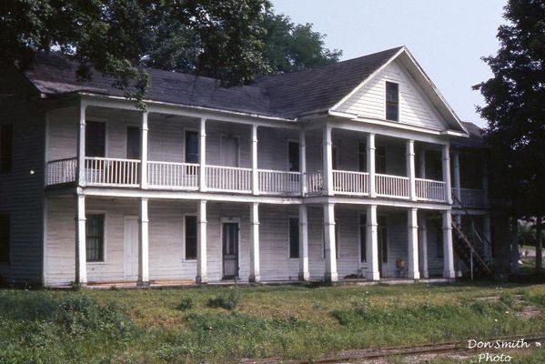 Saltville - Palmer Inn
PALMER INN  /  THE "OLD HOTEL" /  WEST MAIN ST. /  SALTVILLE, VA.  /  BUILT BY GEORGE W. PALMER IN 1858.  RAZED IN MID 1970s.  Courtesy of Don Smith [email]dsmith1043@comcast.net[/email]


 
