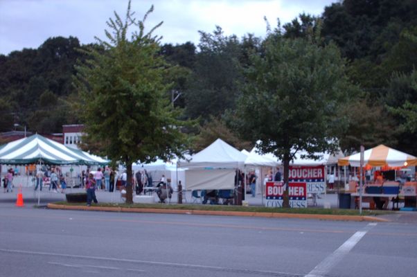 pics 004.jpg
This photo was taken September 2, 2006 by Jeff Weaver and shows the town square with the exhibitors and vendors at the Labor Day Festival.
