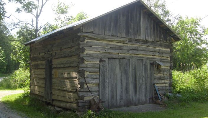 Rocky Hollow - Log Shed
Note the hand hewn and dove-tail construction of this shed.  Photo by Jeff Weaver, June 8, 2007.
