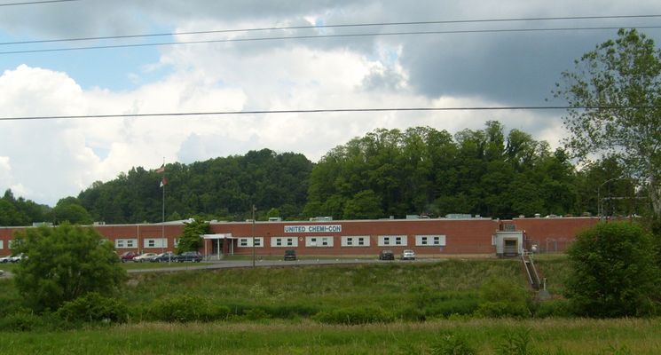 pics 085~0.jpg
This factory, located on the North Fork of the New River, makes electrolytic capacitors.  It was formerly known as Sprague Electric Company.  Photo by Jeff Weaver, June 13. 2007
