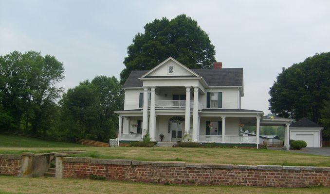 Chilhowie - Tate House
Located on Old Stage Road.  This photo by Jeff Weaver, June 19, 2007.
