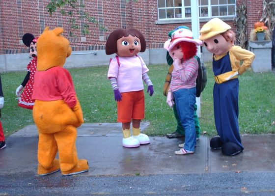 pics 132.jpg
Cartoon characters to entertain the kids at the 2006 Apple Festival.  Photo by Jeff Weaver, September 26, 2006.
