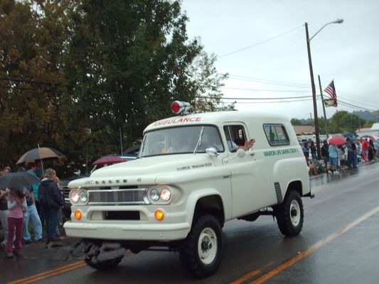 pics 136.jpg
This is the Marion Life Saving Crew historic ambulance in the 2006 Chilhowie Apple Festival Parade.
