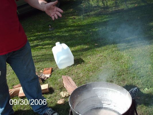 pics 181.jpg
This photo shows salt-making 1860 style.  Jim Boardwine was kind enough to do this demonstration for this event, September 30, 2006.
