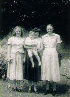 pollyruthgladys.jpg
This photo is courtesy of Heather Sexton.  Gladys Spencer Phipps (eldest), Ruth Phipps Sexton, Polly
