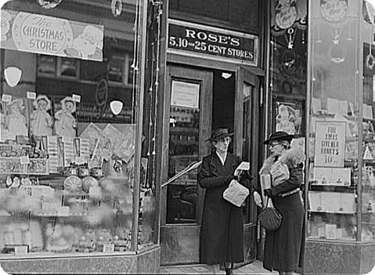 radfordchristmas.jpg
This photo is from Christmas 1940.
