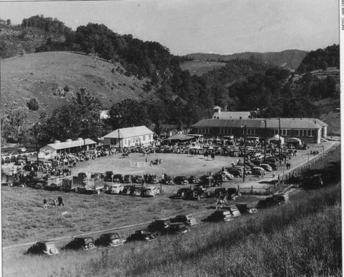 richvalleyfair.jpg
This is a 1930s (from the cars) photo of the Rich Valley Fair.
