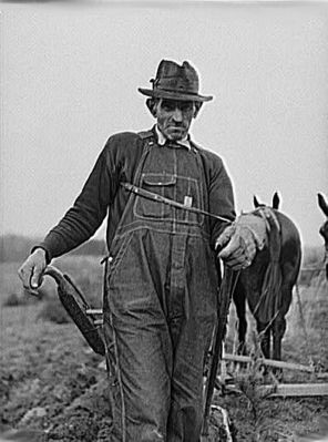 roanokefarmer.jpg
This 1940 photo from the files of the Library of Congress shows a "typical" farmer of the era.
