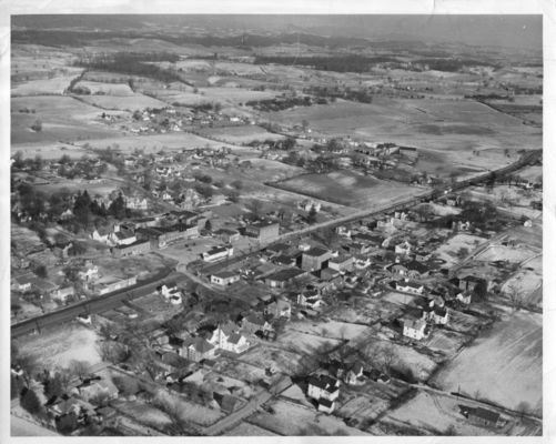 ruralretreatair.jpg
This aerial view of Rural Retreat was made by Greear Studios in Wytheville, probably in the 1940s.
