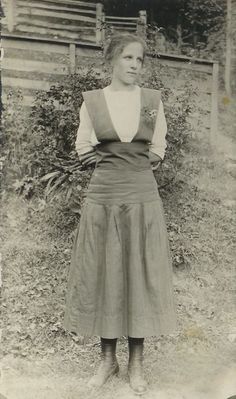 spenceraudreywave.jpg
This is Audrey Wave Spencer, daughter of William Troy and Alice Osborne Spencer and wife of Orie Spencer, son of Dolph and Baney Spencer.
Courtesy of Eleanor Jo Cox [email]ejcox@naxs.com[/email]

