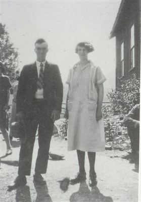 spencerblakeviola2.jpg
This photo was taken in the early 1930s.  Courtesy of Eleanor Jo Cox [email]ejcox@naxs.com[/email]
