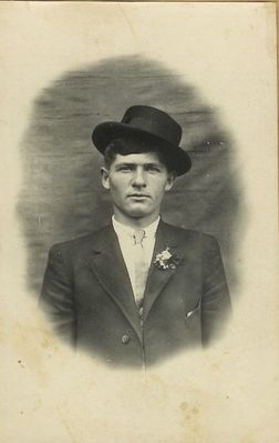 spencerisaacgreely.jpg
Isaac Greeley Spencer, son of William Troy and Cynthia Alice Osborne Spencer.  Courtesy of Eleanor Jo Cox [email]ejcox@naxs.com[/email]

