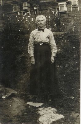 spencermalissa.jpg
Malissa, or Lissie, Spencer (Porter), the oldest child of William and Alie Weaver Spencer.
Courtesy of Eleanor Jo Cox [email]ejcox@naxs.com[/email]
