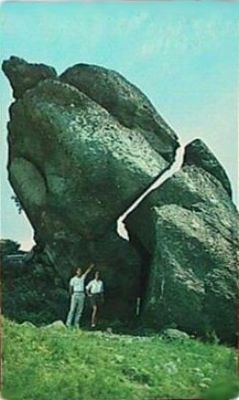 splitrock.jpg
This is a 1950s post card of split rock on the approach to Grandfather Mountain.
