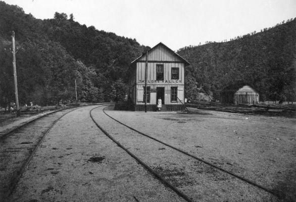 taylorsvalleydepot.jpg
From an early 20th century photograph.
