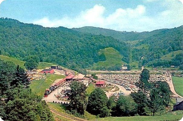 Blowing Rock - Tweetsie Amusement Park
This 1960s postcard shows an overview of the Tweetsie Amusement Park between Boone and Blowing Rock, NC.
