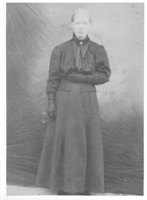 unknown2.jpg
Courtesy of Lila Ford [email]lila607@yahoo.com[/email]
Keywords: Unknown, woman