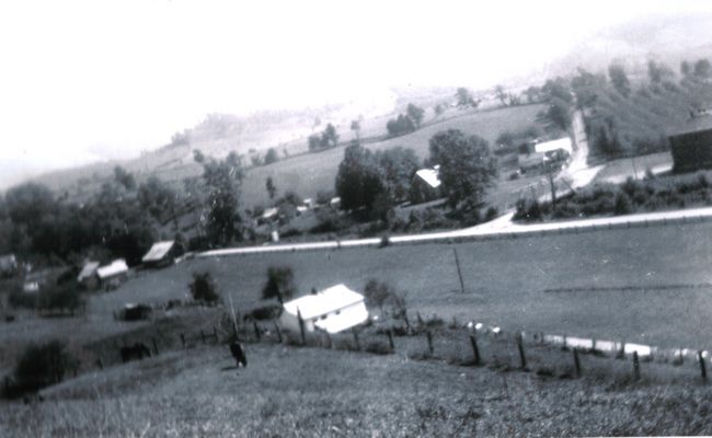 viewrvrside.jpg
This is a 1930s photo of the area of St. Clair's Bottom known as Riverside.  Courtesy of Mary C. Blevins.
