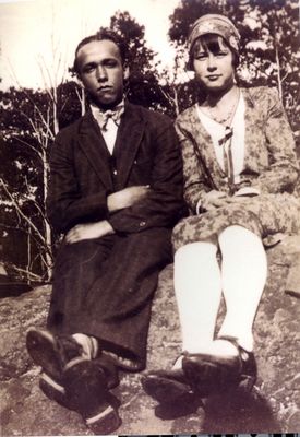virgilandmae.jpg
Sarah Mae Parks and Papaw James Virgil Anderson before they married -- probably taken about 1930. They married in November 1930.  Courtesy of Chrissie A. Peters [email]climbingthehashfamilytree@gmail.com[/email]

