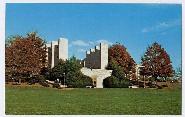 vpichapel.jpg
This is a 1960s postcard.
