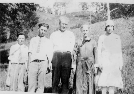 Weaver, Elihu Family
Left to right:  Wilburn, Curtis, Elihu, Sophronia, and Vilenia.  Elihu Weaver was the son of Clayborn Monroe and Martha Litisha Phipps Weaver.  Sophronia was the daughter of Wilburn Kilby.  This photo dates to about 1932 and was taken at thier home at Wolf Knob in western Grayson County.  From Jeff Weaver's collection.
