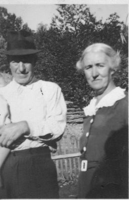 Weaver, Elihu and Sophronia Kilby
From a 1940s Christmas Card.
