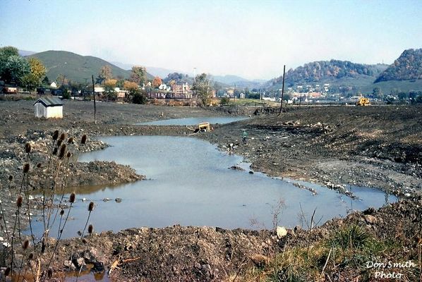 Saltville - Well Fields
THIS OCTOBER 1964 OLIN PROJECT WAS A REVERSE DRAINAGE DITCH DUG IN THE UPPER WELL FIELD AREA. PICTURE WAS TAKEN FROM LAKE DRIVE. LOOKS QUITE DIFFERENT TODAY...43 YEARS LATER.  Courtesy of Don Smith [email]dsmith1043@comcast.net[/email]

 

